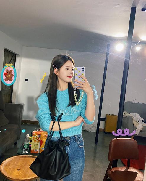 今冬最全毛衣穿搭攻略请收好,这个冬天条纹毛衣如何穿才不显胖