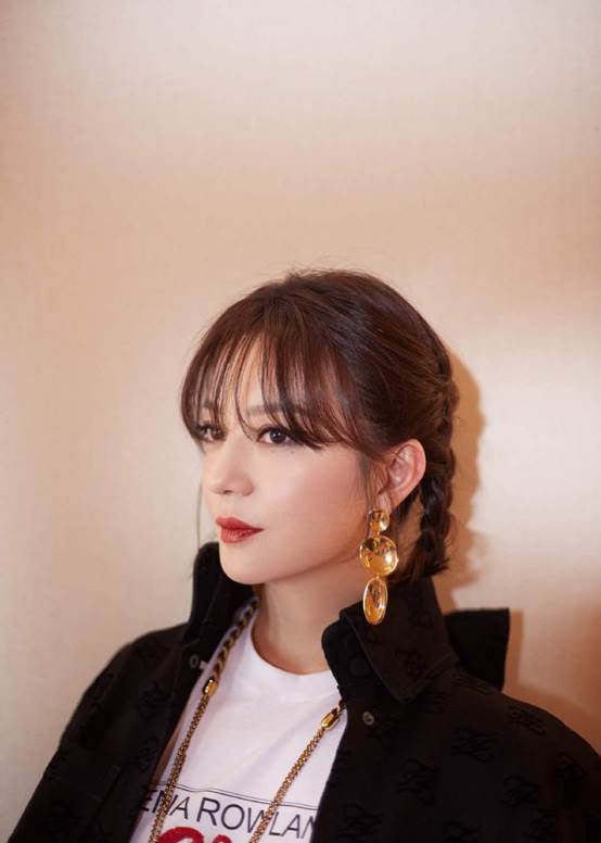 赵薇连帽卫衣穿搭,赵薇机场穿搭真时髦