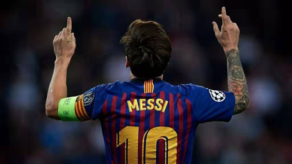 激烈的球场！是迫不得已拉扯，还是就要拼个你死我活？