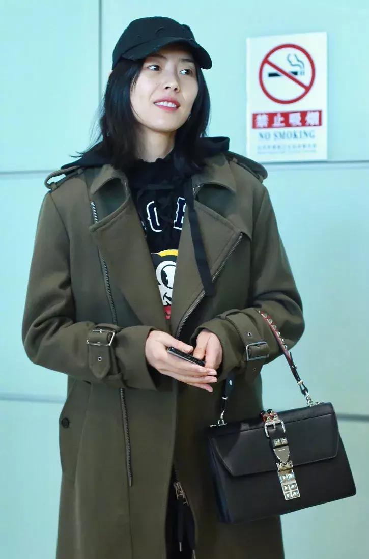 刘雯今年最流行的包,刘雯同款包时尚潮流大牌大容量