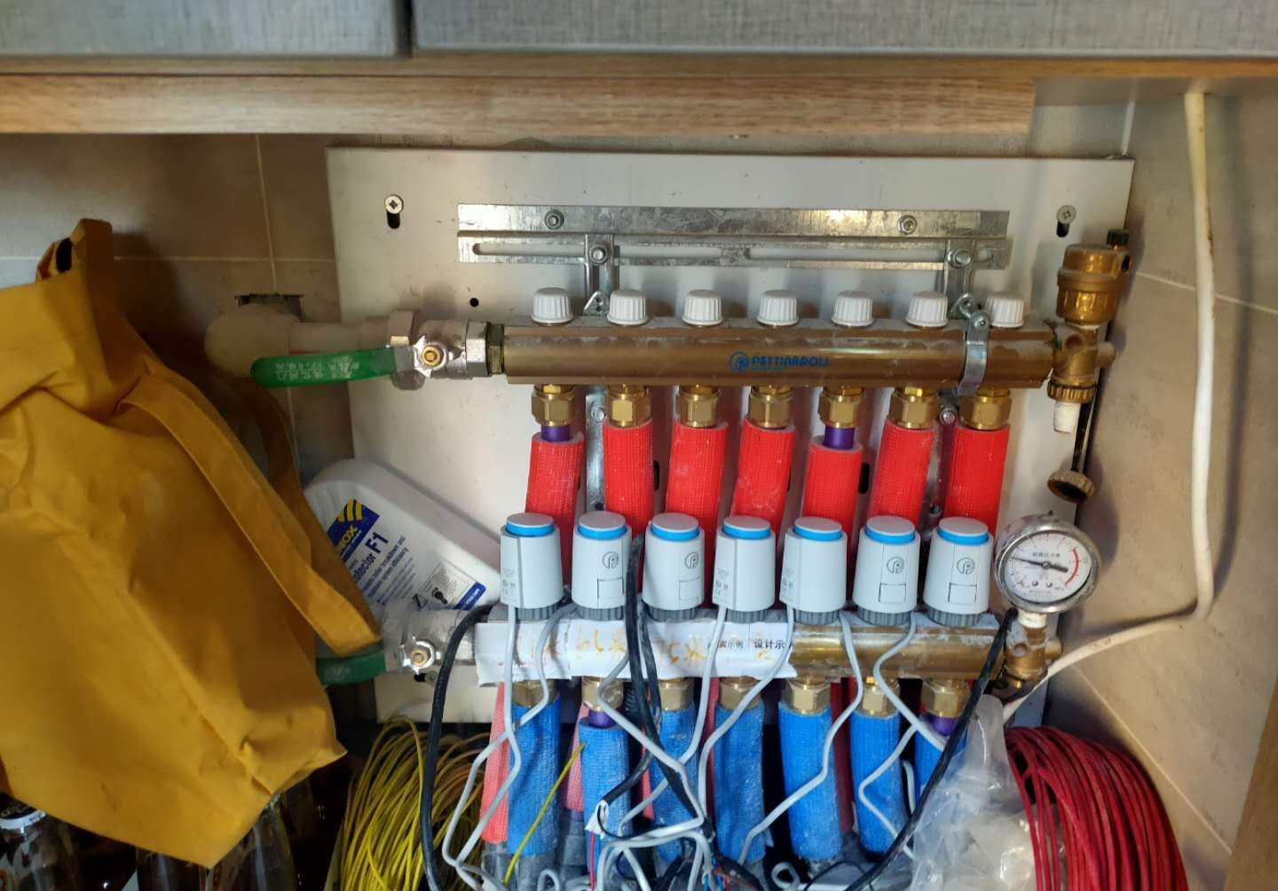 石墨烯地暖真实评价,地暖用空气源好还是用电锅炉