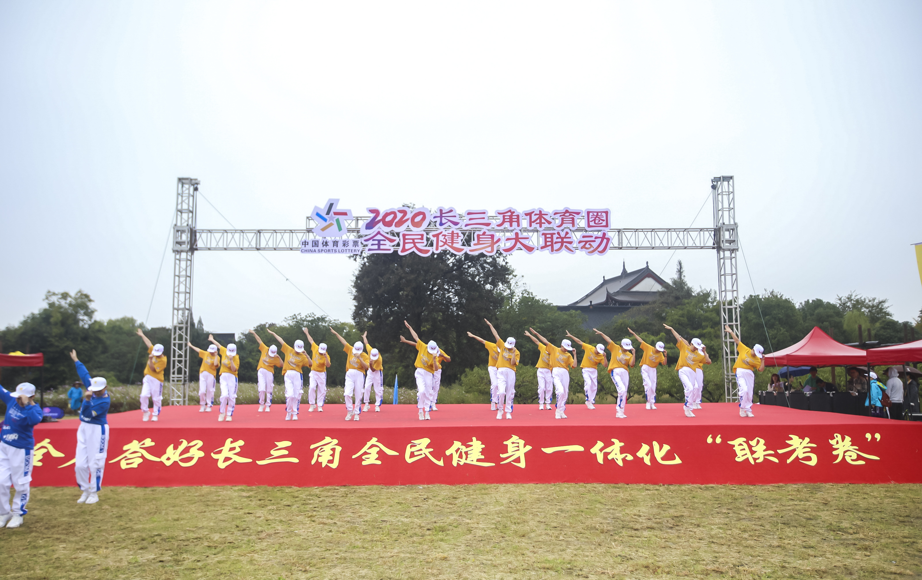 陆上打、天上飞、水中游，感受全方位体验——三省一市体育达人齐聚嘉兴动起来