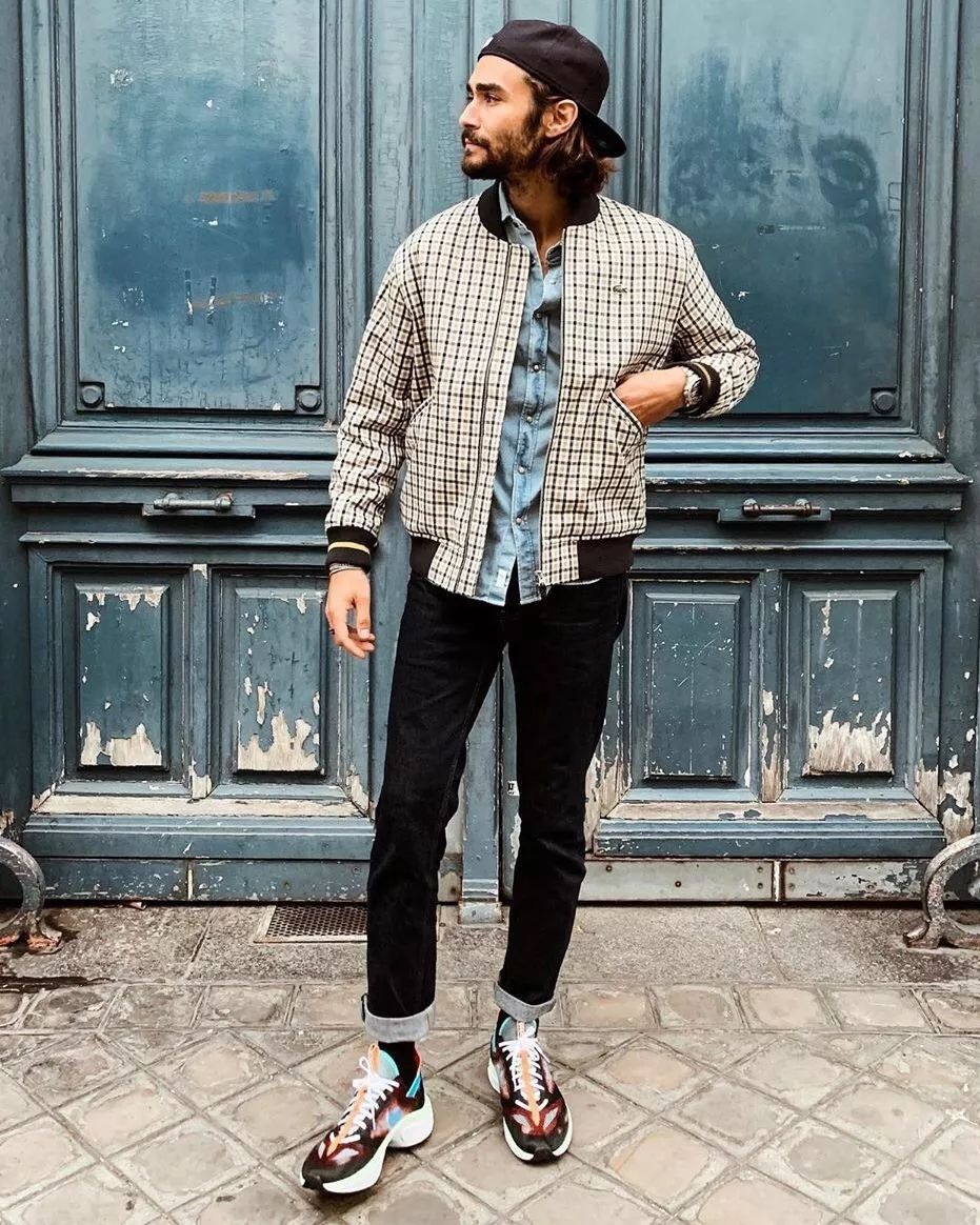 牛仔裤搭配鞋子女秋冬,秋冬怎么选牛仔裤