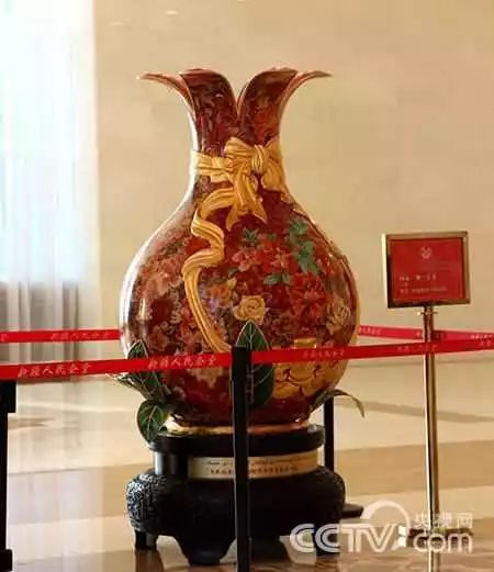 中央代表团赠送给广西的礼物,广西成立60周年赠送的礼品