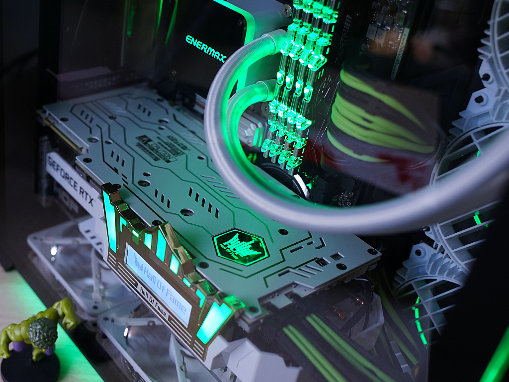 rtx2080名人堂10周年,黑白拼色主机