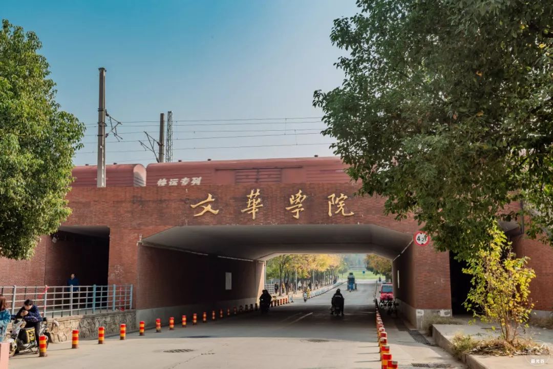 不输武大樱花，文华学院美“枫”了