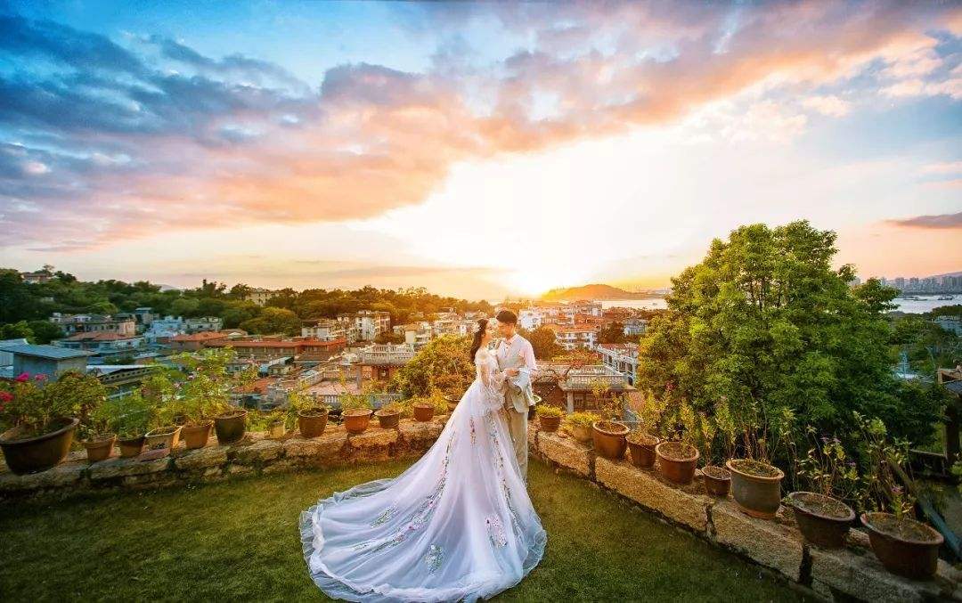 旅拍一套婚纱照多少钱,济南拍婚纱照多少钱一套