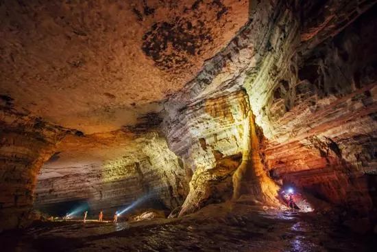 惊世奇观丨汉中68万岁天坑揭秘，地下河、剑齿象化石...