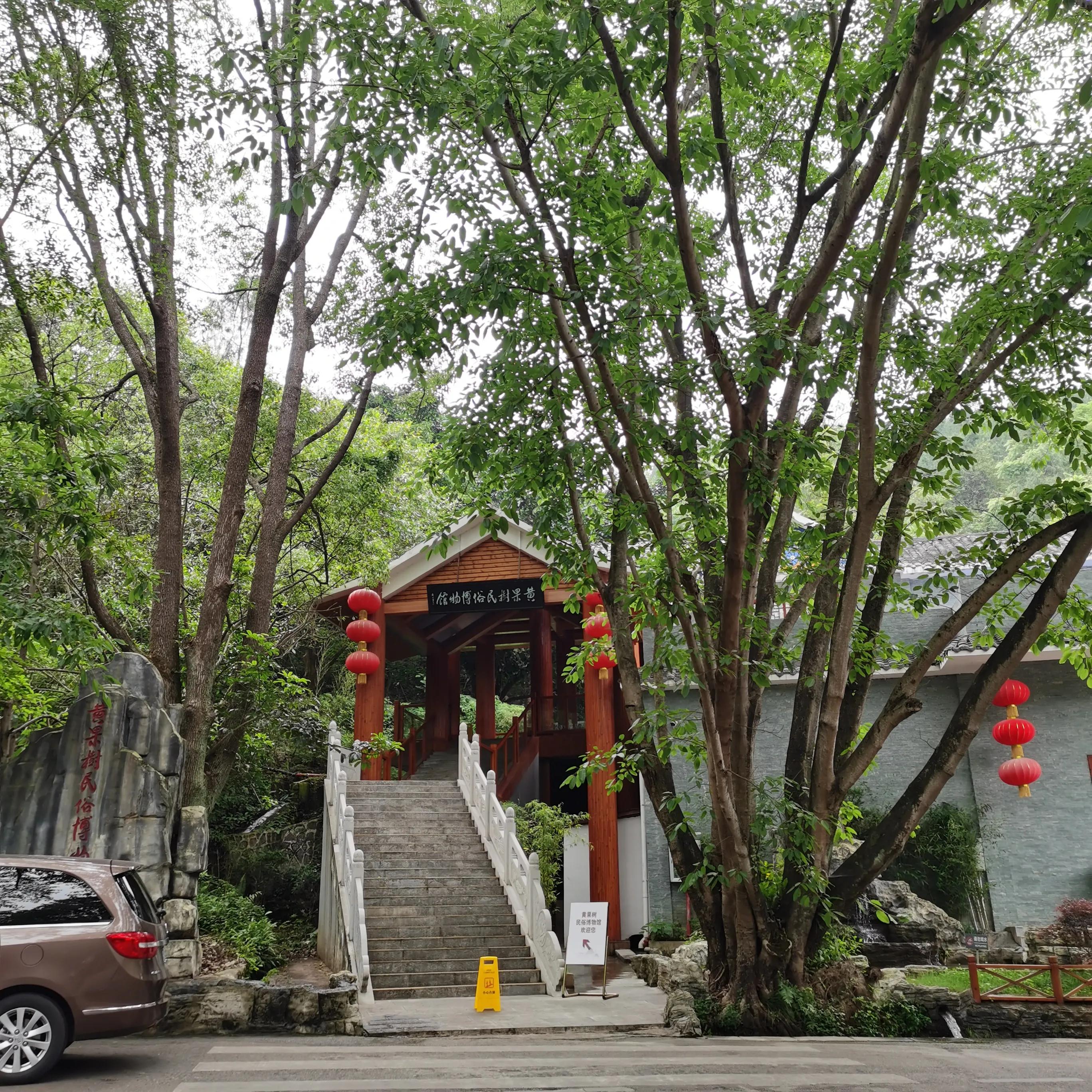 向南方和向北方,登上山顶看美景贵州黄果树瀑布