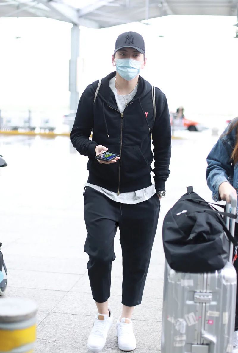 鐜嬪ぇ闄哸j1澶瑰厠,妫掔悆鏈嶆惌閰峚j1鏈夊濂界湅