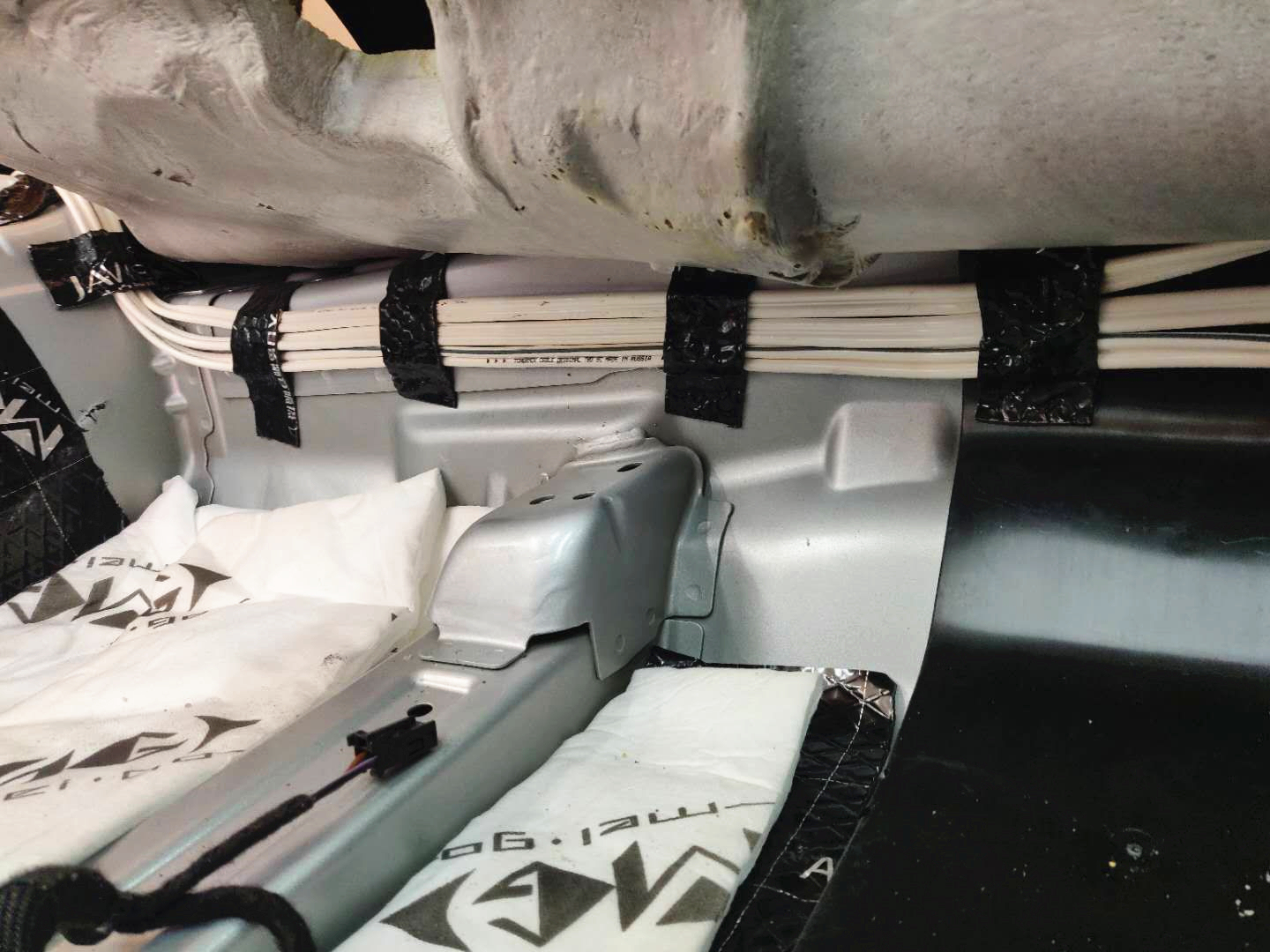 奔驰glk音响改装方案,奔驰glk更换4门音响