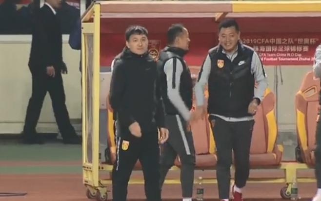 U22国足大胜背后，郝伟不固执了！*疆新**小伙踢左后卫，确实最合适