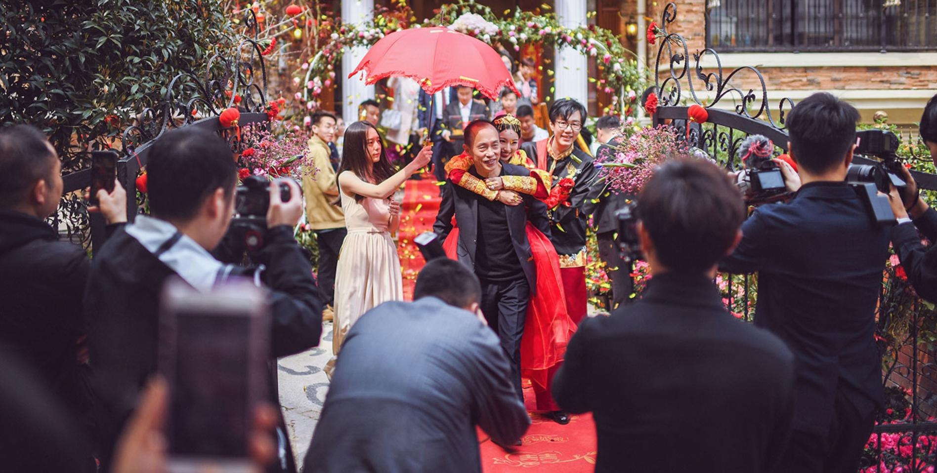 王思聪送酒神的劳斯莱斯是哪款,酒神王思聪婚礼送劳斯莱斯