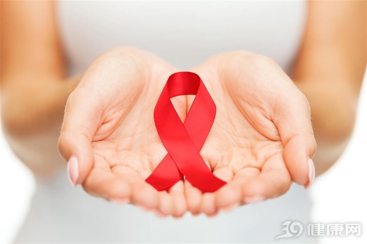 萧亚轩亲自辟谣，关于艾滋病你知道多少？这些症状可能都会出现