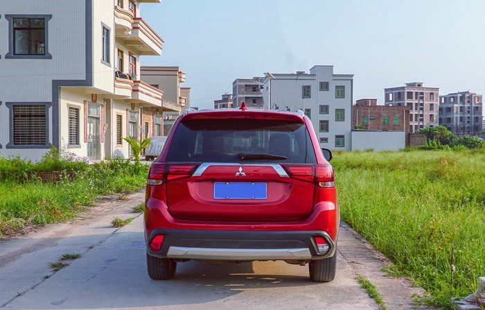 欧蓝德选2.0还是2.4油耗差别大吗,欧蓝德荣耀版配置油耗