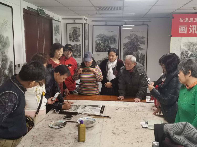 画讯俱乐部开办艺术讲堂，徐庆举分享感悟受到欢迎