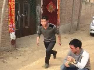 搞笑gif趣图我终于自由了,搞笑gif趣图一步做错步步皆错