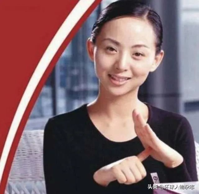 泪目!默念歌词12年,今天政协开幕,曾经的“千手观音”用手“唱响”*歌国**