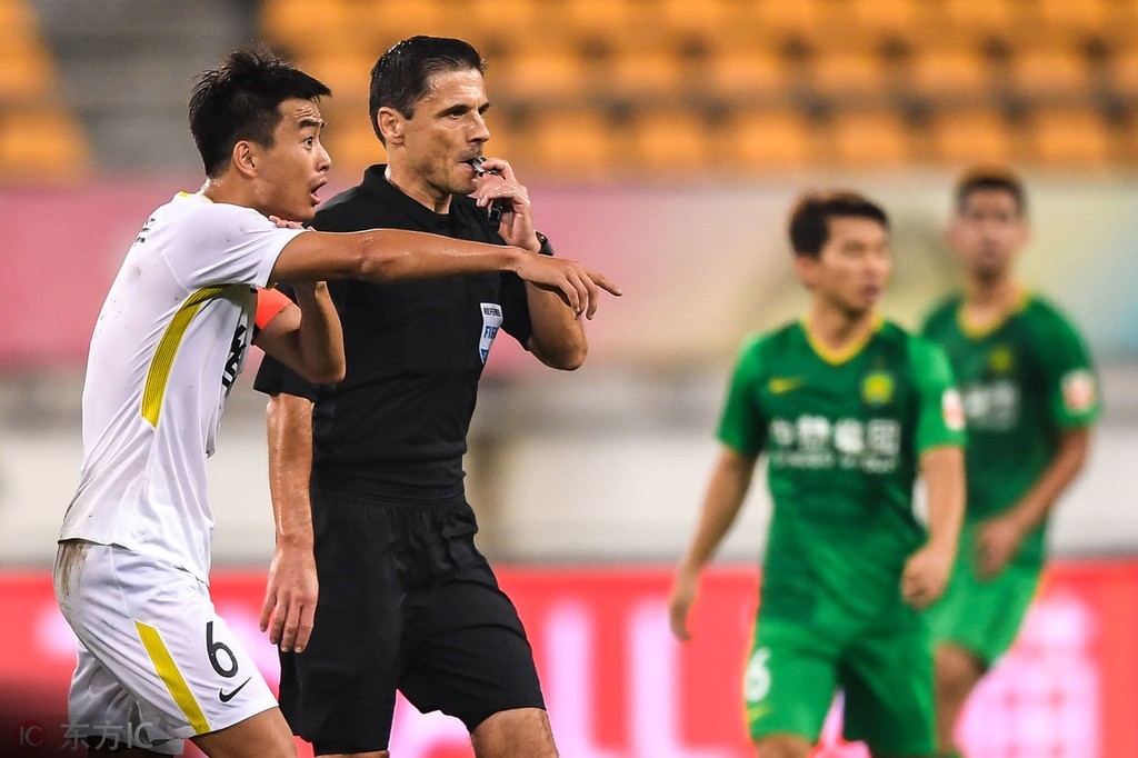 2019中国国际级足球裁判,中国足球如何成为职业裁判