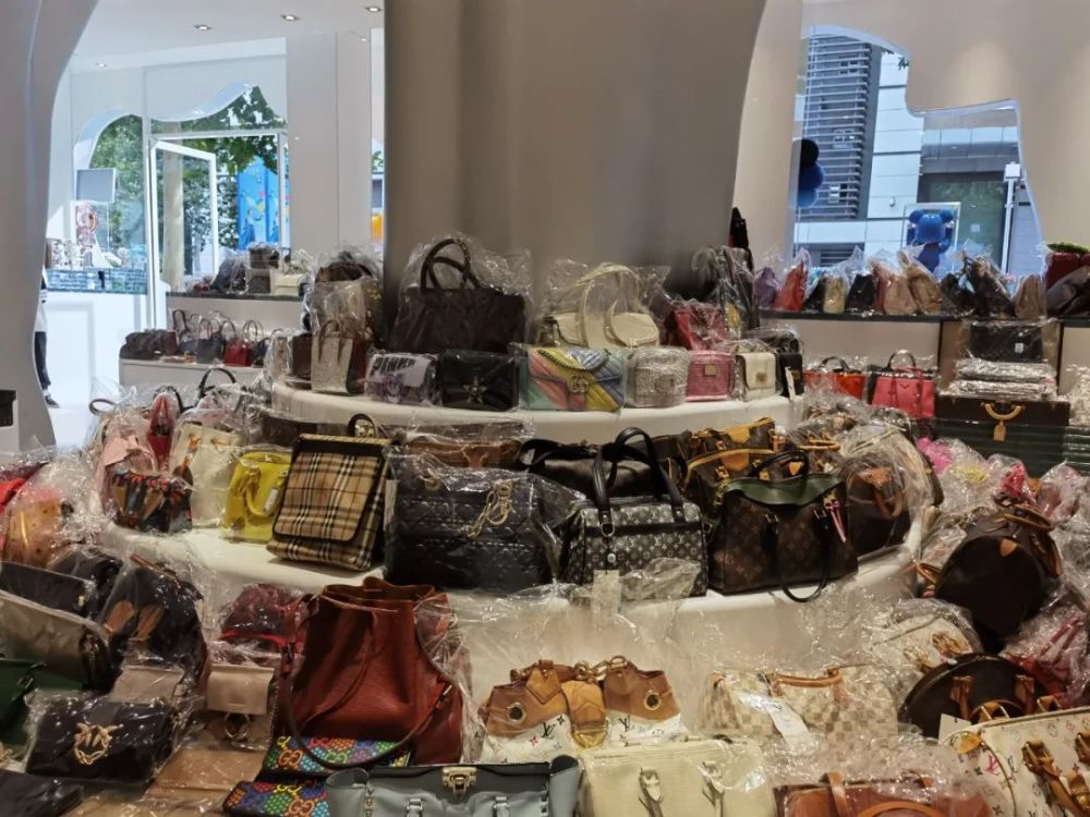 卖二手包包女主播,卖lv的女主播