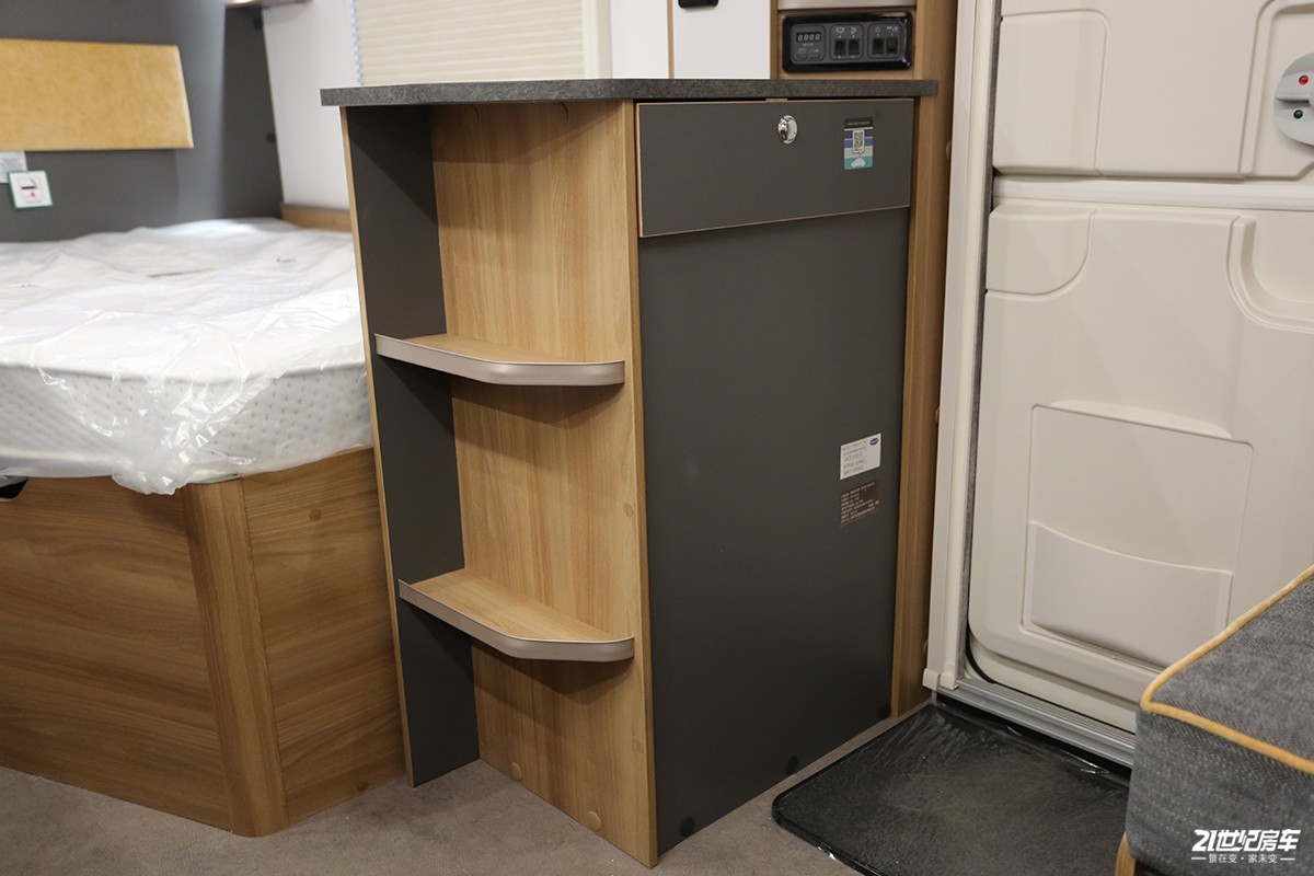 英国百丽d4,发现4拖挂式房车