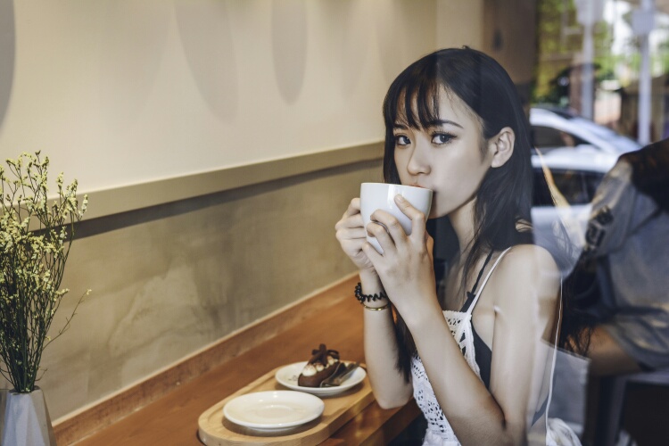 怎么才能牵到女生的手,怎么牵到喜欢的人的手