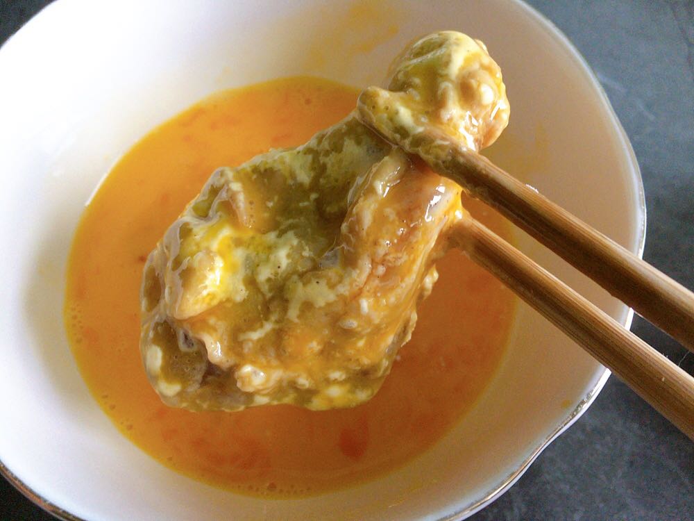 炸鸡腿里面老是炸不熟,炸鸡腿很油怎么回事