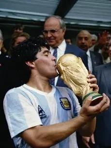 足球场上的坏小子,足坛坏小子第一名