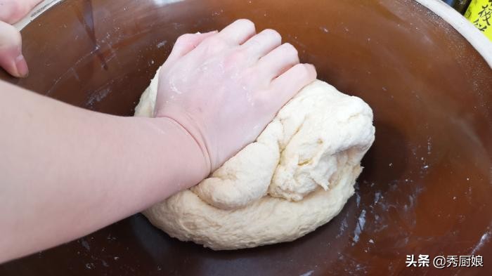 炸油条必须要泡打粉和小苏打粉吗,炸油条一斤面给多少水给一个鸡蛋