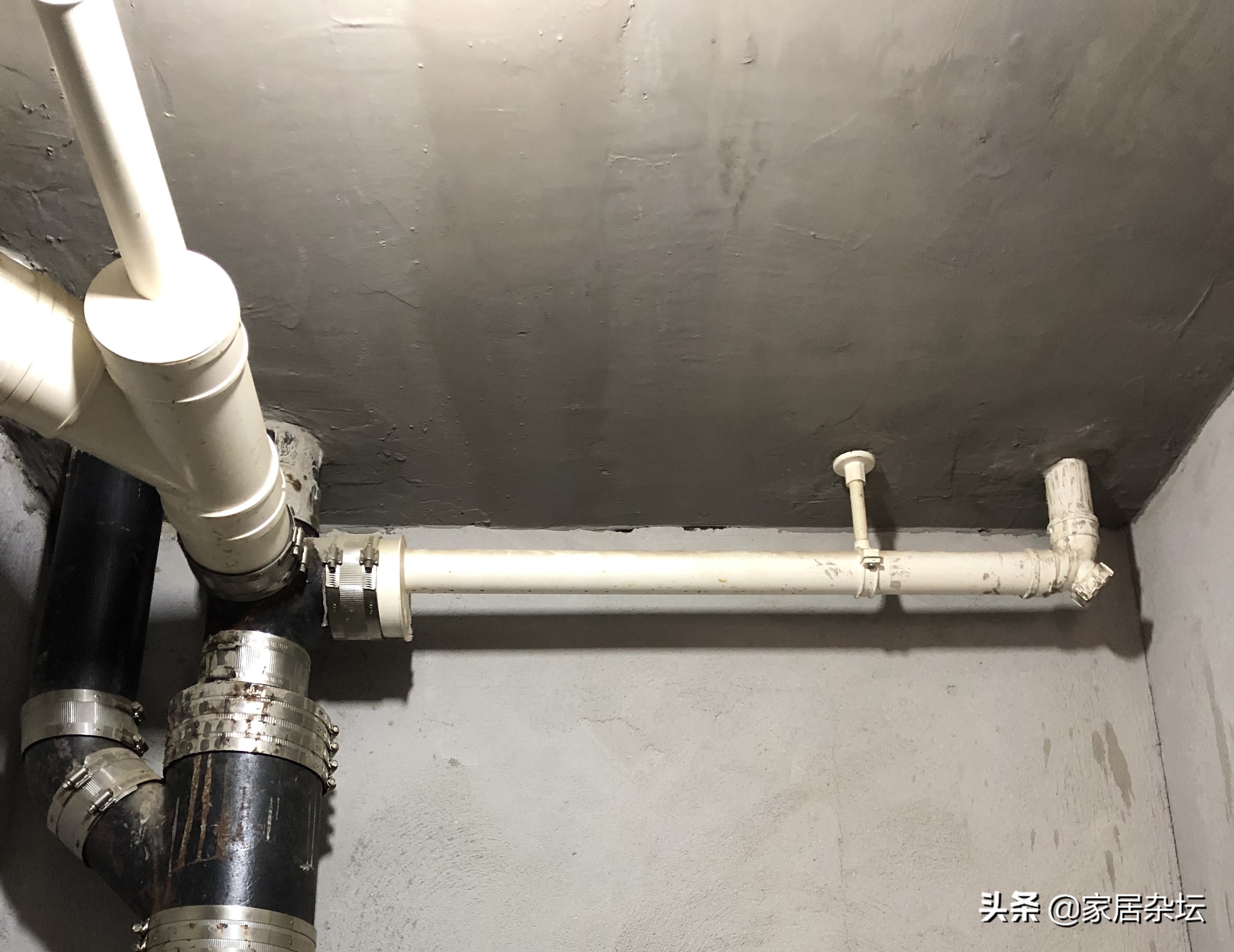 排水管漏水是哪一层负责,墙外排水管堵塞造成漏水谁负责