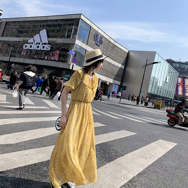 黄色碎花连衣裙搭配技巧,莫奈花园法式黄色碎花连衣裙