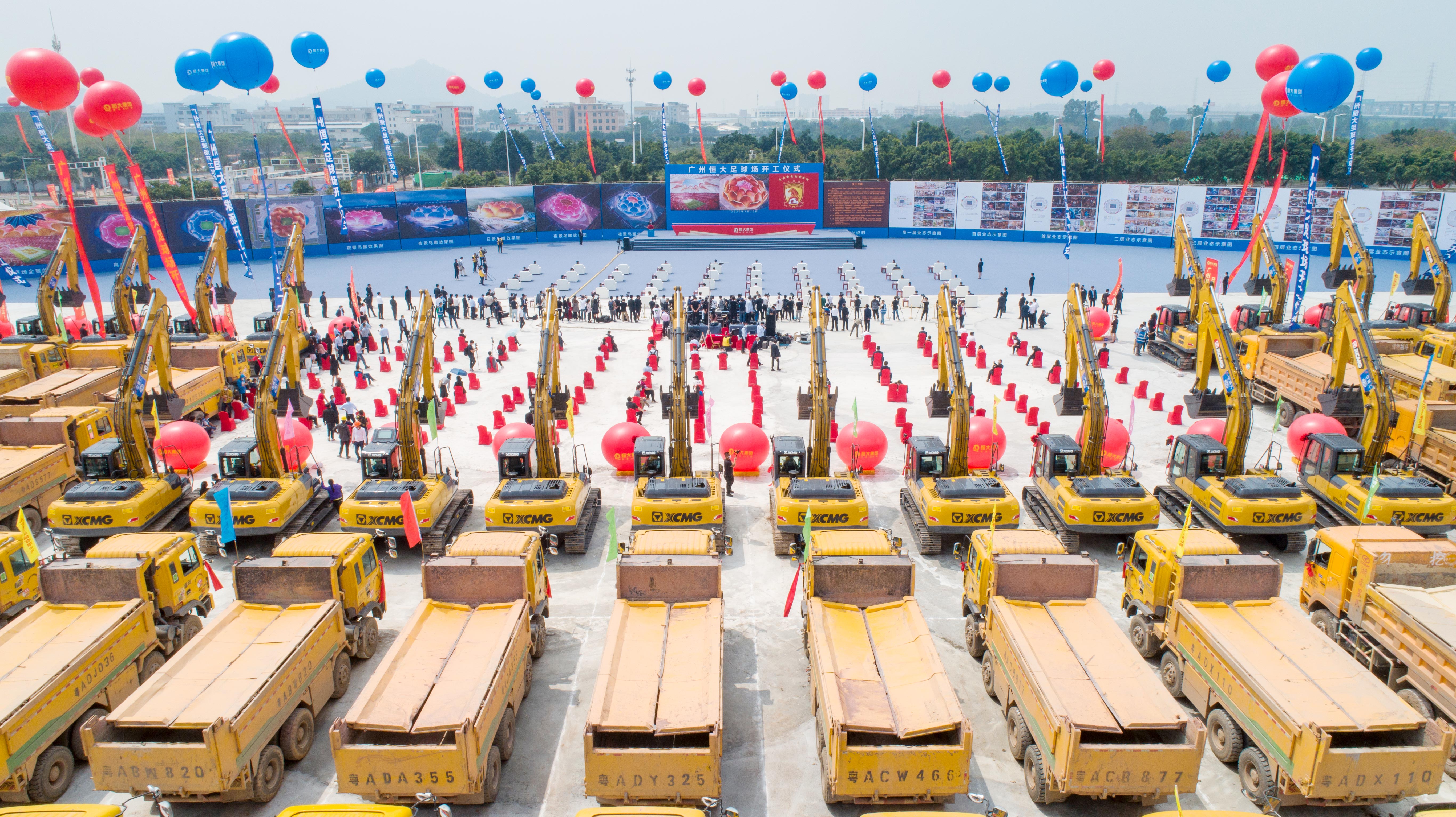 巴萨的诺坎普和恒大足球场的差别,恒大足球场超越诺坎普