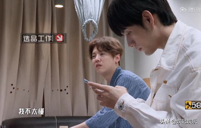 关晓彤和鹿晗穿情侣装情侣鞋,鹿晗给邓超买情侣装