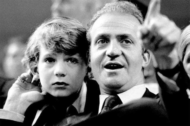 豢养1500位*妇情**，私生子遍布全国，晚年被迫*亡流**海外的西班牙国王