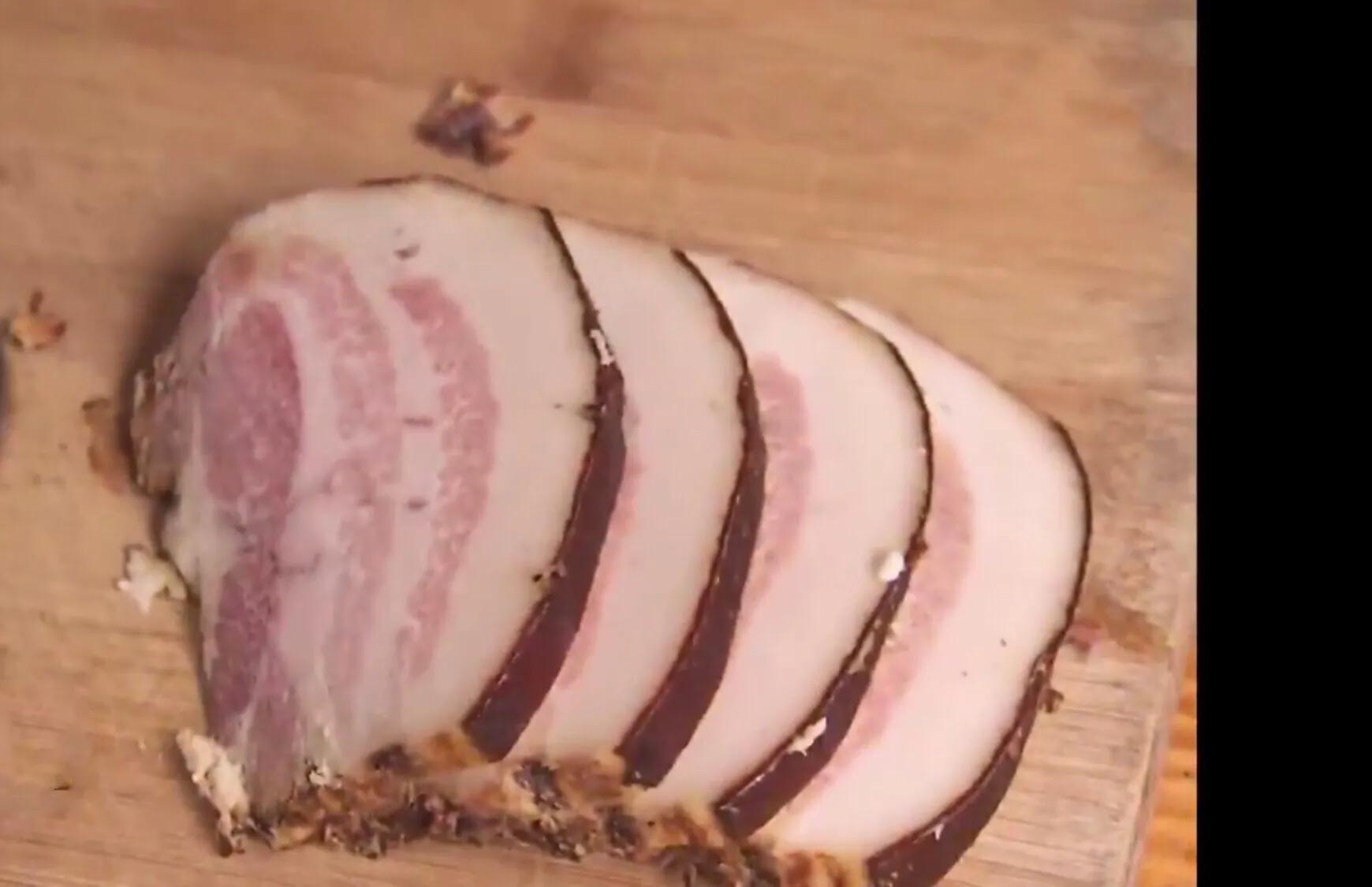 小镇，一碗面年入30万，一块糕年销售额上百万，它胜在何处？