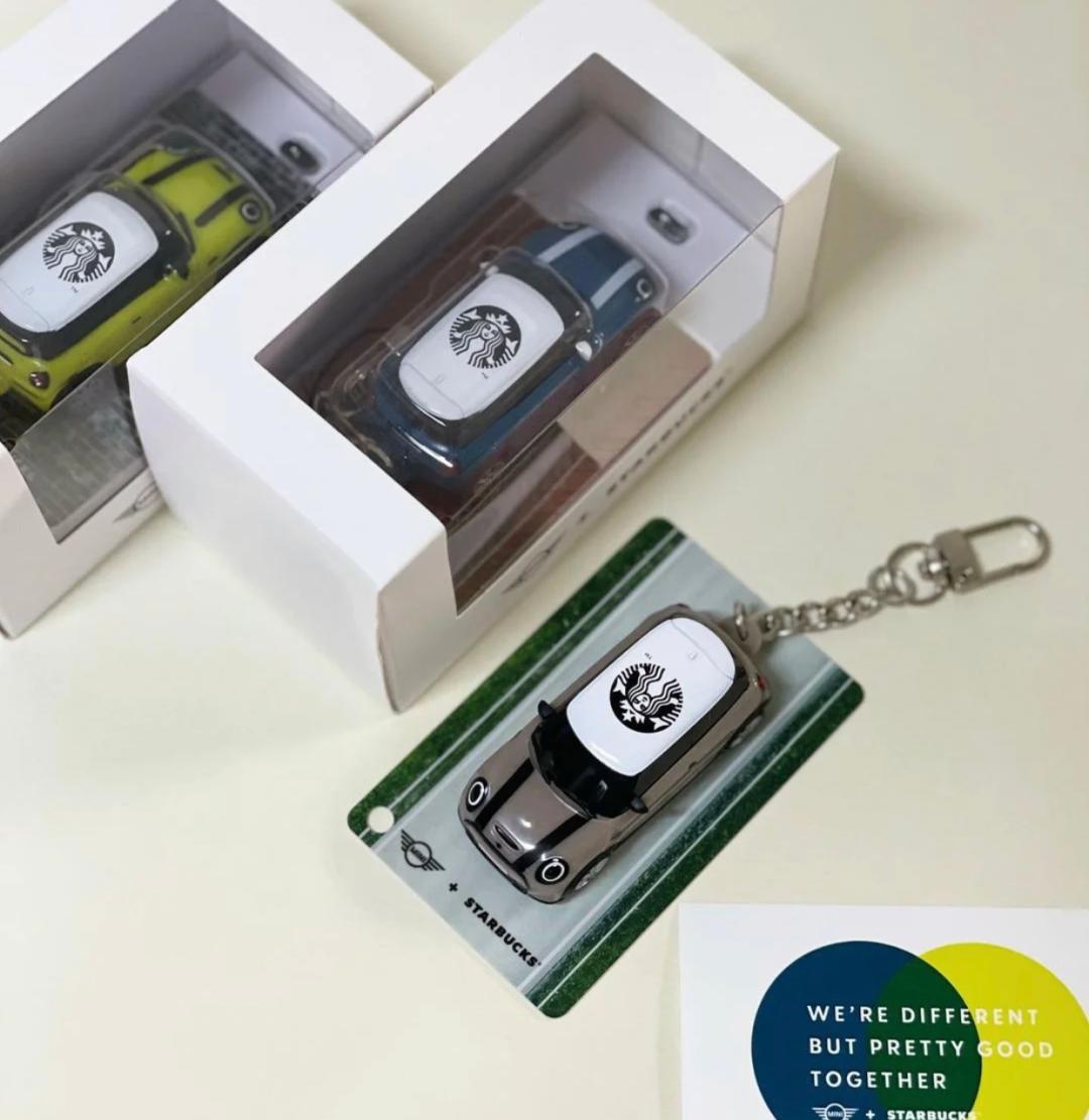 日本星巴克这次质感满分，网友diss中国星爸爸，月饼口味像蜡烛