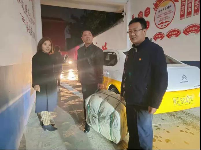 洪水无情人间有爱一起为家乡加油,洪水无情人间有爱河南加油