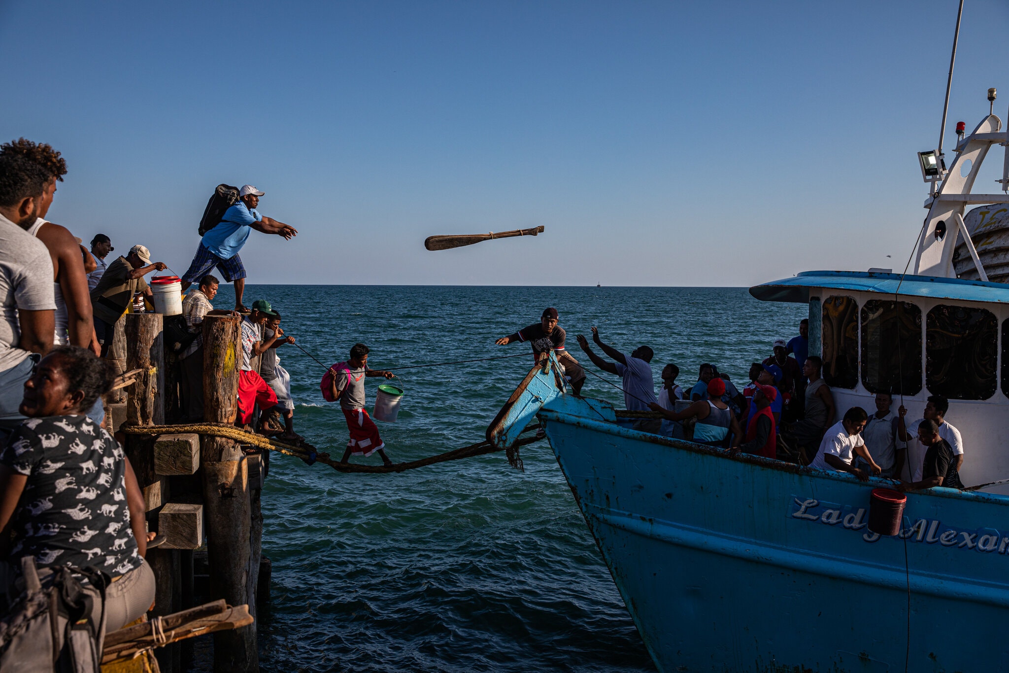 致命下潜!捞个龙虾,有的死有的瘫,加勒比渔民为何这么难?