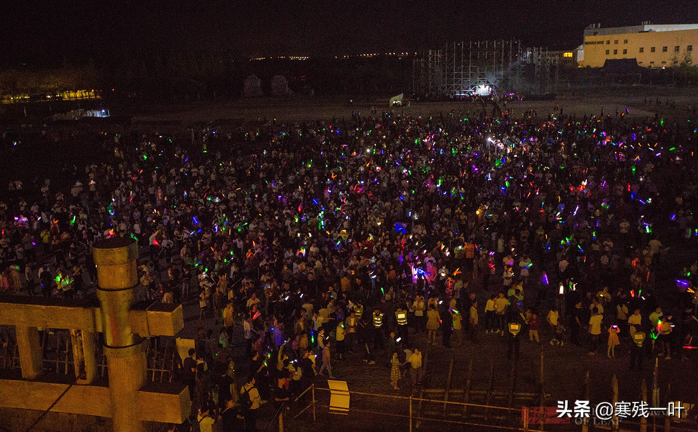 象山影视城景区人山人海,一起去看人山人海象山影视城