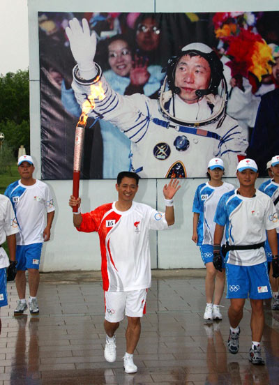 聂海胜：16岁丧父，曾想停学帮妈妈，被“逼”复学后边上学边打工