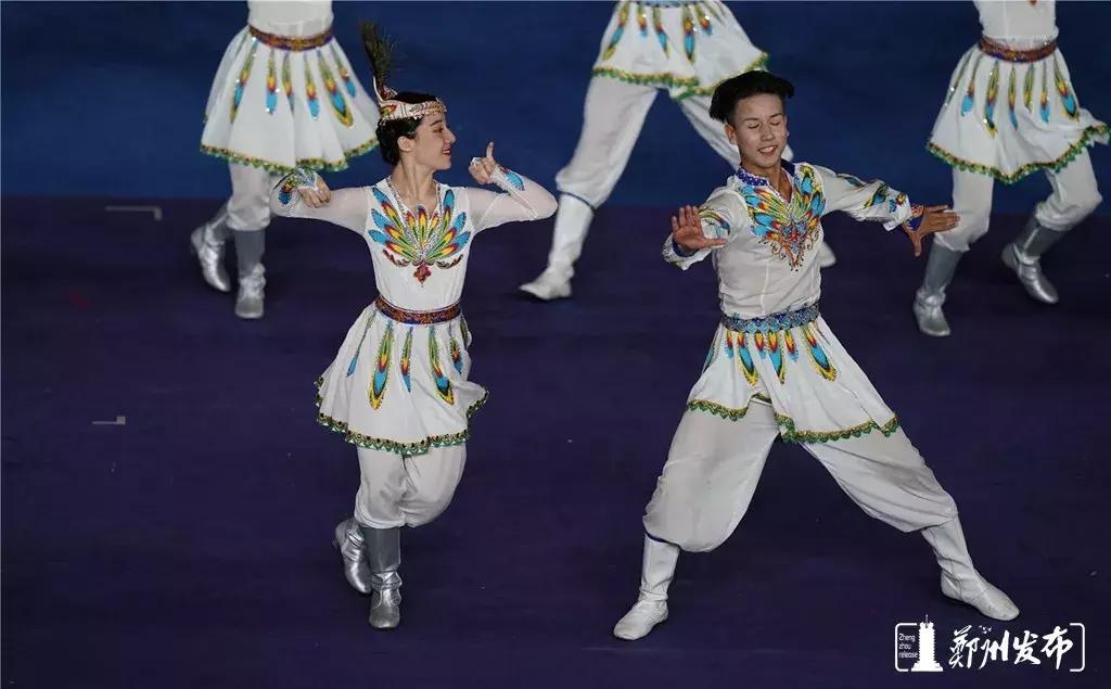 郑州奥体中心震撼场面,郑州奥体中心晚上视频