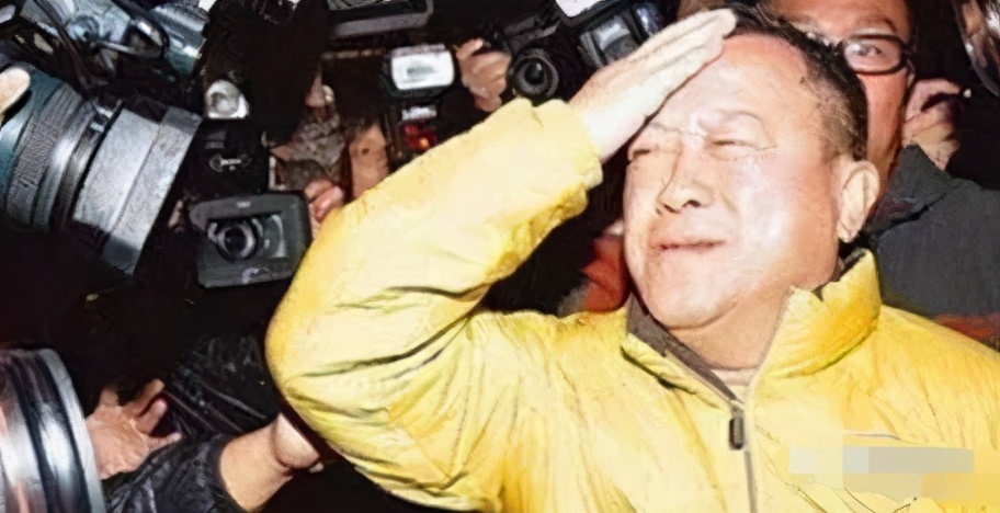 逼成龙下跪、掌掴曾志伟、封杀张柏芝?深扒向氏夫妇叱咤港圈史