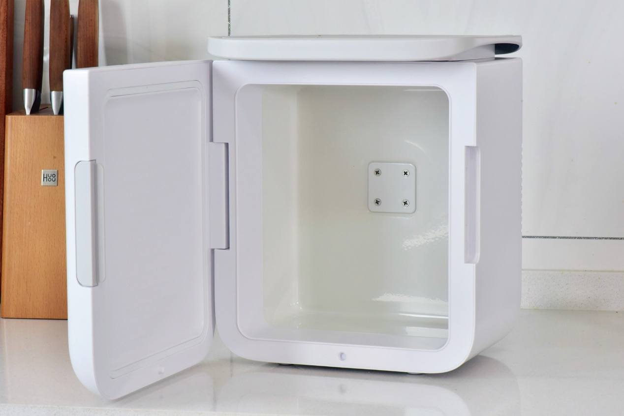 小米有品倍思把车载冰箱搬上桌？6L大容量，租房学生都能用