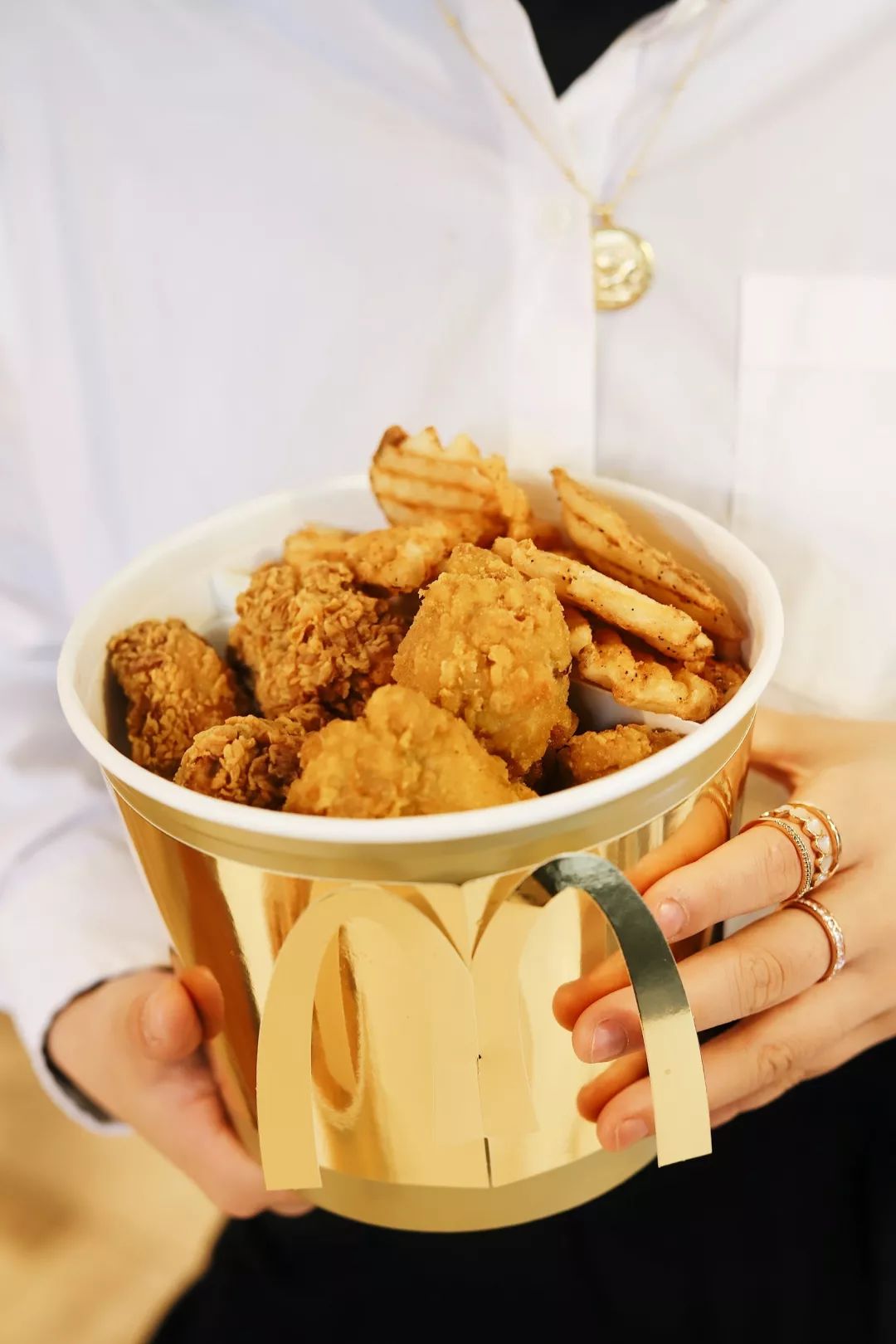 麦当劳金拱门桶打包怎么带走,麦当劳金拱门桶热量