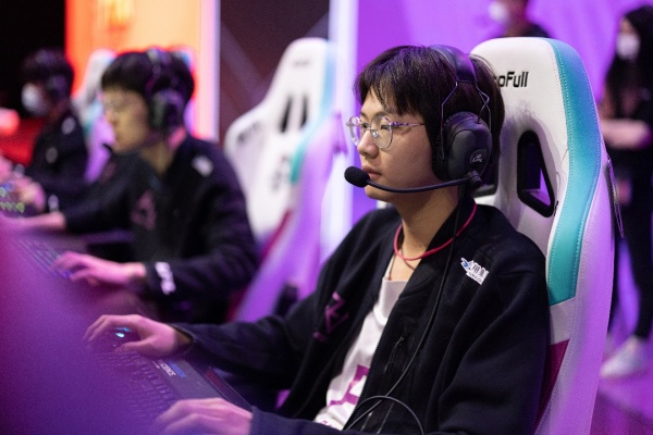 关爱肩颈健康，日本蓓福株式会社独家合作英雄联盟RA战队