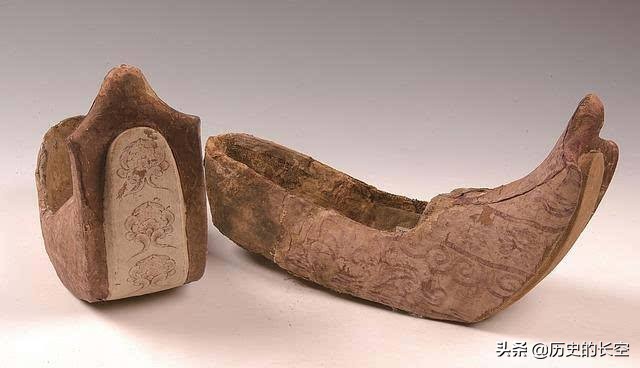 为什么古人的鞋子往上翘,古人的鞋子为什么都是鞋尖朝上的