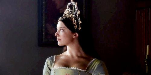 侍女上位、姐妹同夫、一王废四后，英国王室狗血传奇荒诞如戏