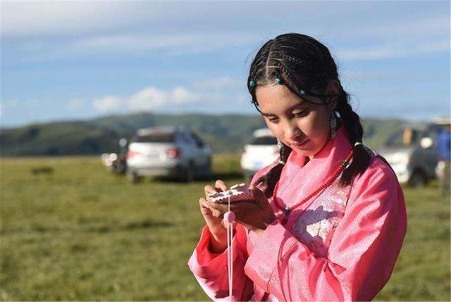 拉萨旅游攻略必带物品大全,来拉萨带什么特产比较好