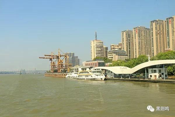 南京相隔百年的照片,南京城景对比图