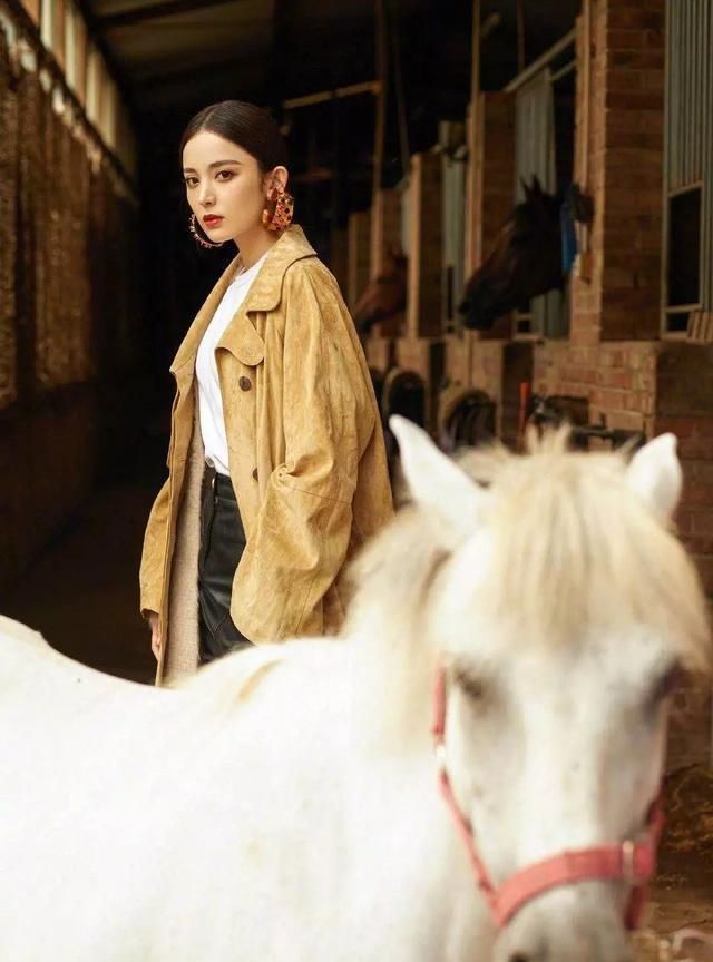 驼色大衣配色法则教你穿出高级感,暖驼色搭驼色大衣好看吗